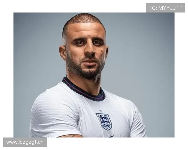 凯尔·沃克三中卫与边后卫角色切换的战术价值分析 凯尔·沃克三中卫与边后卫角色切换的战术价值分析